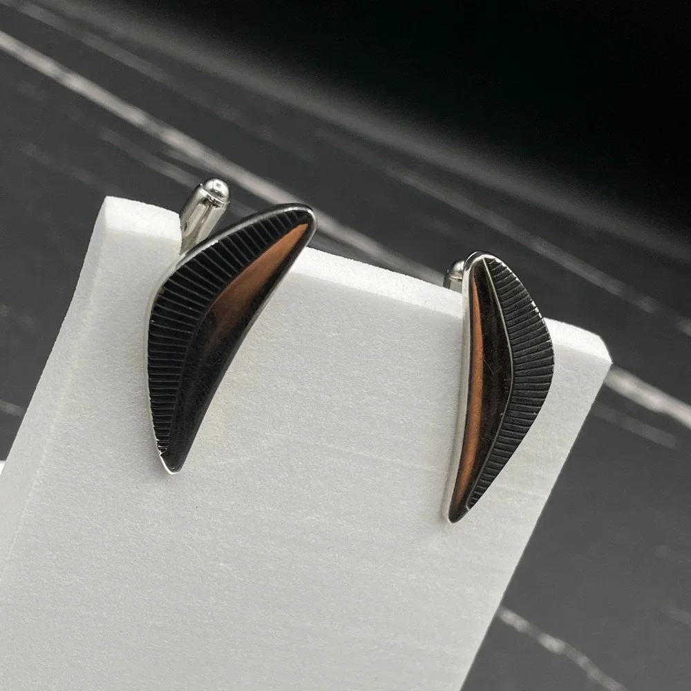 The Unbranded Brand vintage modernist